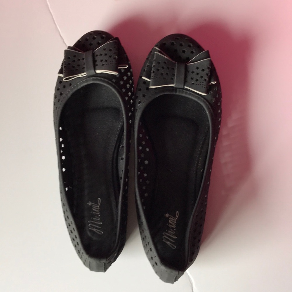 Adorable Perforated Bow Flats